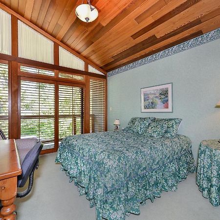 Oceanside Lodge Saanich Inlet North Saanich Екстериор снимка