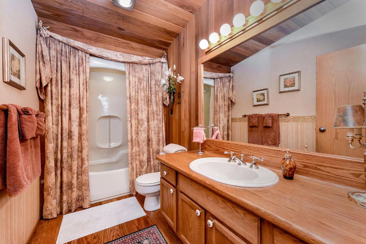 Oceanside Lodge Saanich Inlet North Saanich Екстериор снимка