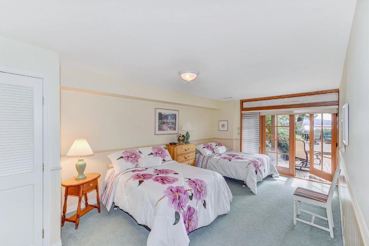 Oceanside Lodge Saanich Inlet North Saanich Екстериор снимка