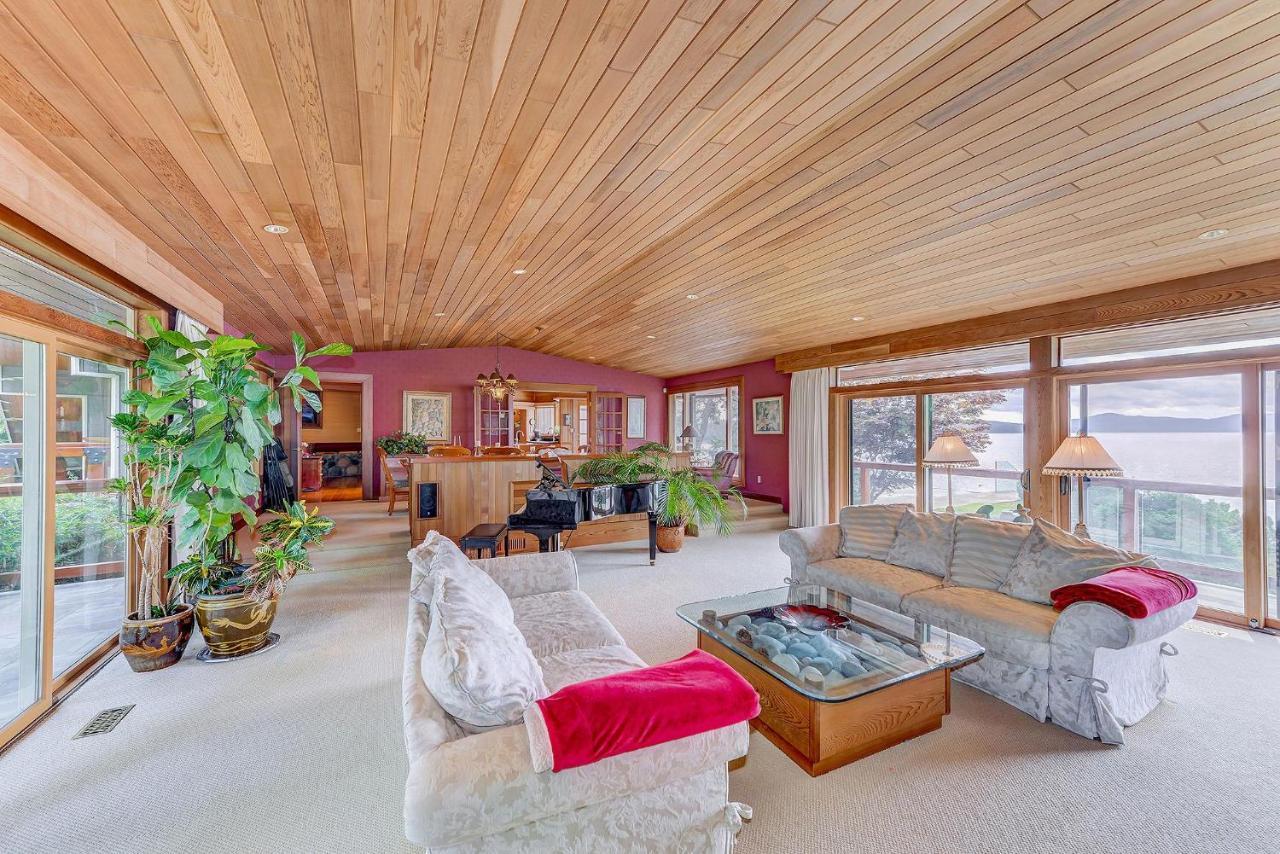 Oceanside Lodge Saanich Inlet North Saanich Екстериор снимка
