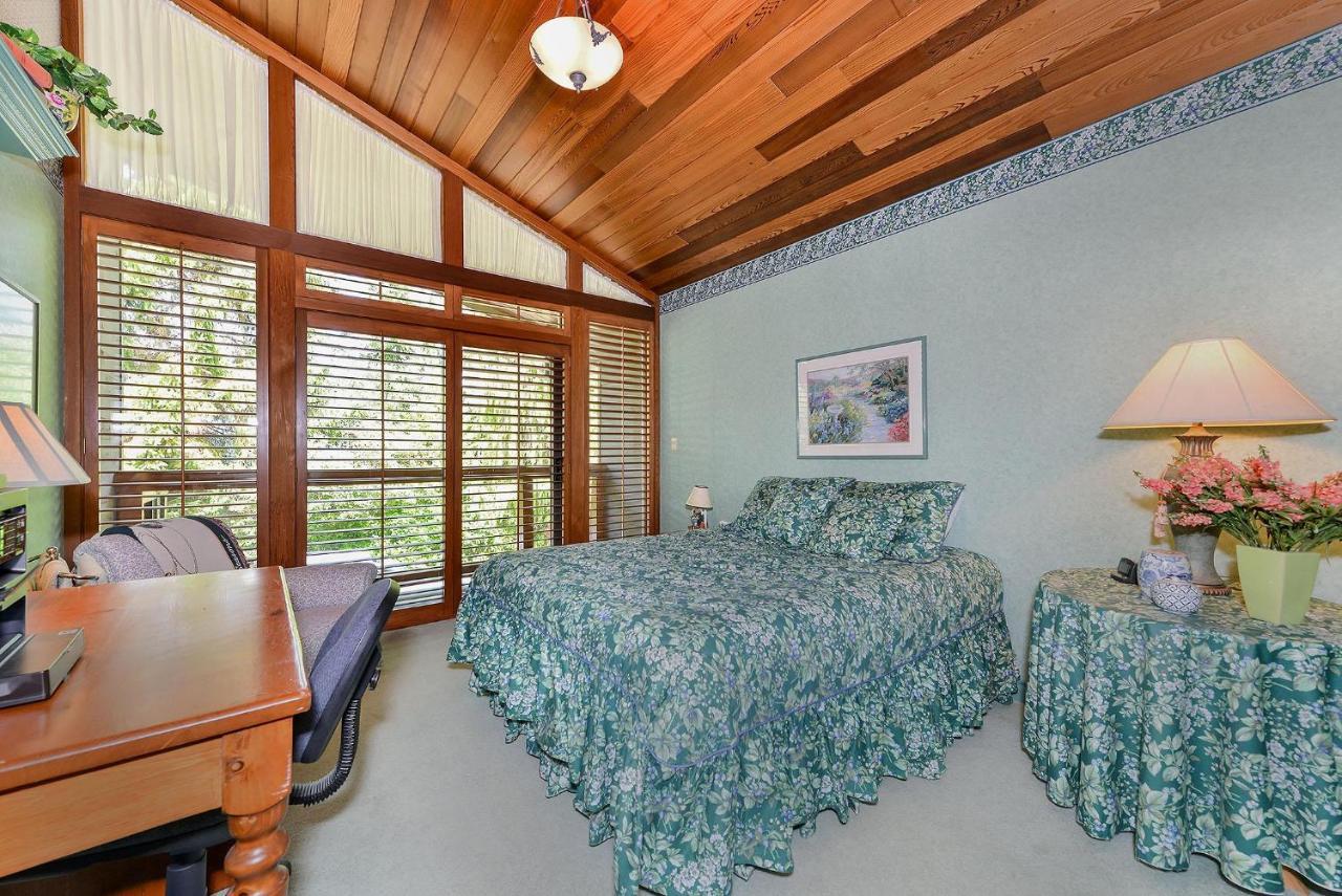 Oceanside Lodge Saanich Inlet North Saanich Екстериор снимка